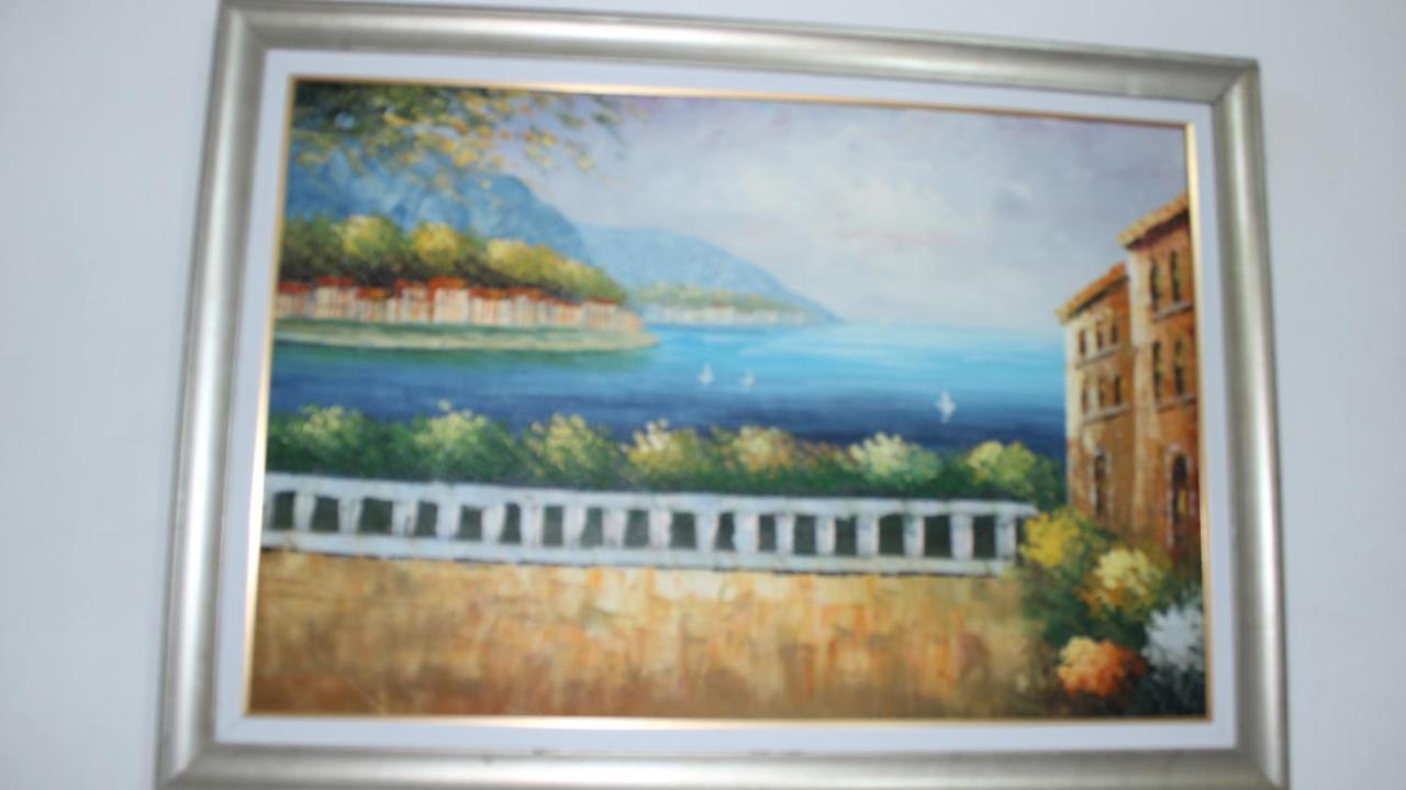 Deni'S Family Apartment In New Blvd Tiranë Ngoại thất bức ảnh